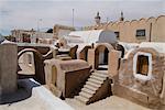 Unités de stockage de grain berbère vieux site du film Star Wars, maintenant un hôtel, Ksar Hedada, Tunisie, Afrique du Nord, Afrique