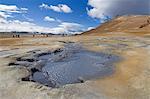 Touristes partout dans les piscines de boue chaude à l'espace thermal de Namaskard, Hverarond, près de lac Myvatn, les régions polaires du Nord zone, Islande,