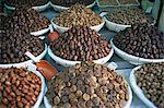 Figues et dates à vendre dans le souk de la Medina, Fès El Bali (Fez), Maroc, Afrique du Nord, Afrique