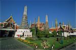 Temple bouddhiste et chedi (pagodes) à l'intérieur du Palais Royal, Wat Phra Kaeo (Wat Phra Kaew), Bangkok, Thaïlande, Asie du sud-est, Asie