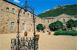 Cour de Louis XIV, Abbaye de Fontfroide, Corbieres région, Hérault, Languedoc-Roussillon, France, Europe