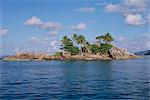 Ilet Saint Pierre (St. Pierre islet), Anse Volbert, island of Praslin, Seychelles, Indian Ocean, Africa