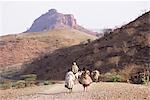 Personnes sur un chemin de terre, région Terari Wenz, Province de Wollo, Ethiopie, Afrique