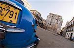 Voiture bleue sur la place, la Havane, Cuba, Antilles, l'Amérique centrale