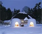 Schnee-Hütte in der Nacht
