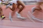 Image floue des coureurs sur piste