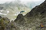 Wanderer auf Trail, der hohen Tatra (Vyoske Tatry), Tatra-Nationalpark, Slowakei, Europa