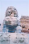 Eine traditionellen chinesischen Löwen Eis-Skulpturen auf dem Eis Laternenfest, Harbin, Heilongjiang Provinz, Nordostchina, China, Asien