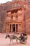 Horse and carriage in front of the Treasury (Al-Khazneh), Petra, UNESCO World Heritage Site, Wadi Musa (Mousa), Jordan, Middle East
