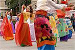 Malaiische Tänzerinnen tragen traditionelle Kleidung bei feiern von Kuala Lumpur City Tag gedenken, Merdeka Square, Kuala Lumpur, Malaysia, Südostasien, Asien