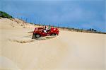 Dune Buggy auf Sanddünen, Pitangui, Natal, Rio Grande Norte Staat, Brasilien, Südamerika