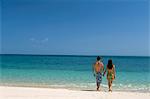 Couple walking on sandy beach, Chapera island (Contadora), Las Perlas archipelago, Panama, Central America