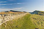À l'est de Kings Hill et Sewingshields Crag, mur d'Hadrien, patrimoine mondial de l'UNESCO, Northumbria, Angleterre, Royaume-Uni, Europe