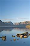 Premières lueurs surplombant south Lake Ullswater, Parc National de Lake District, Cumbria, Angleterre, Royaume-Uni, Europe