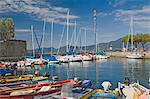 Boote im Hafen, Torre del Benaco, Gardasee, Veneto, Italien, Europa
