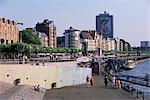 Vue sur le Rhin, le long de la rivière Rhin, Düsseldorf, Rhénanie du Nord Westphalie (Nordrhein-Westfalen), Allemagne, Europe