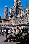 Market in front of City Hall, Marienplatz, Munich, Bavaria, Germany, Europe