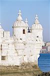 Torre de Belem (Belem Turm), UNESCO-Weltkulturerbe, über den Fluss Tejo, Lissabon, Portugal, Europa