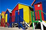 Victorian colorées peinte cabines à False Bay, Cape Town, Afrique du Sud, Afrique