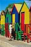 Bunt bemalte Victorian Kurhaus-Kiosken in der False Bay, Kapstadt, Südafrika, Afrika