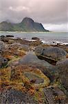 Vue vers Flakstad, Flakstadoya, îles Lofoten, en Norvège, Scandinavie, Europe