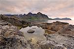 Abenddämmerung über Flakstad, Flakstadoya, Lofoten Inseln, Norwegen, Skandinavien, Europa