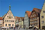 (Stadt-Ratsmitglieder Taverne)-Ratstrinkstube und Stadt Häuser, Marktplatz, Rothenburg Ob der Tauber, Bavaria (Bayern), Deutschland, Europa