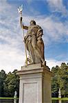Statue dans le parc de Schloss Nymphenburg, Munich (München), Bavière (Bayern), Allemagne, Europe