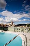 Toit piscine dans la nouvelle Royal Bath Thermae Bath Spa, Bath, Avon, Angleterre, Royaume-Uni, Europe