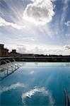 Toit piscine dans la nouvelle Royal Bath Thermae Bath Spa, Bath, Avon, Angleterre, Royaume-Uni, Europe