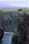 Falaises de basalte Eshaness, Geo de Calder, ancien cratère volcanique, côte profondément érodé avec grottes, évents et cheminées, Northmavine, des îles Shetland, Ecosse, Royaume-Uni, Europe