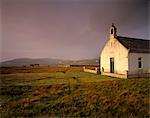 Église à North Roe dans la lumière du matin, Northmavine, îles Shetland, Ecosse, Royaume-Uni, Europe