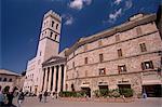 Piazza del Comune (Foro Romano) et Tiempo di Minerva, assise, Ombrie, Italie, Europe