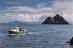 Boot zu Great Skellig Insel mit Little Skellig Insel in Distanz, Vogelschutzgebiet und größte Tölpelkolonie in Irland, in der Nähe von Skellig Michael, County Kerry, Munster, Irland, Europa