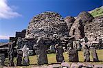 Cimetière et pierres cabanes, Skellig monastère, datant du 6ème et 12ème siècles, Skellig Michael, patrimoine mondial de l'UNESCO, Great Skellig Island, comté de Kerry, Munster, Irlande, Europe