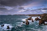 Côte Ouest sauvage de Lewis, battues par les vents de Nord-Ouest, Isle of Lewis, Hébrides extérieures en Écosse, Royaume-Uni, Europe
