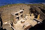 One of eight stone houses with stone furniture including beds, a central hearth and stone dresser, Skara Brae, neolithic village dating from between 3200 and 2200 BC, UNESCO World Heritage Site, Mainland, Orkney Islands, Scotland, United Kingdom, Europe