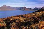 Loch Scavaig et Black Cuillins distance, Isle of Skye, Hébrides intérieures en Écosse, Royaume-Uni, Europe