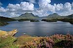 Loch Sionascaig, Cul Mor auf linken und Cul Beag rechts, Inverpolly Nature Reserve, Sutherland, Hochlandregion, Schottland, Vereinigtes Königreich, Europa