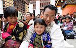 Pèlerins au festival de bouddhiste de festival, religieux (Tsechu), Trashi Chhoe Dzong, Thimphu, Bhoutan, Asie