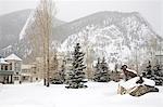 Hoch auf dem Berg Skulptur von Stephen LeBlanc, Stadt von Frisco, Rocky Mountains, Colorado, USA, Nordamerika