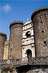 Entrée du château de Nuovo, Naples, Campanie, Italie, Europe