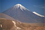 Atacama-Wüste und Volcan Licancabur, San Pedro de Atacama Region, Chile, Südamerika