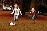 Jeunes filles jouant au Soccer
