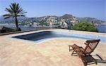 Mediterrane Terrasse mit Schwimmbad