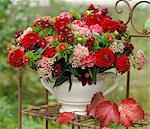 Rouge bouquet de fleurs avec des Dahlias