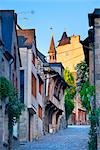 Rue pavées et maisons à Sunrise, Dinan, Ille-et-Vilaine, Bretagne, France