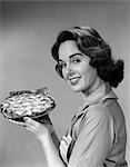 1950s WOMAN PIE BAKE