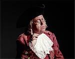 MAN 18TH CENTURY COLONIAL COSTUME BEN FRANKLIN GIVING ADVICE WARNING GESTURE WEAR GLASSES TRICORN HAT