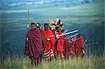MASAI HOMMES SUR LA COLLINE DU NGORONGORO CONSERVATION ZONE, TANZANIE